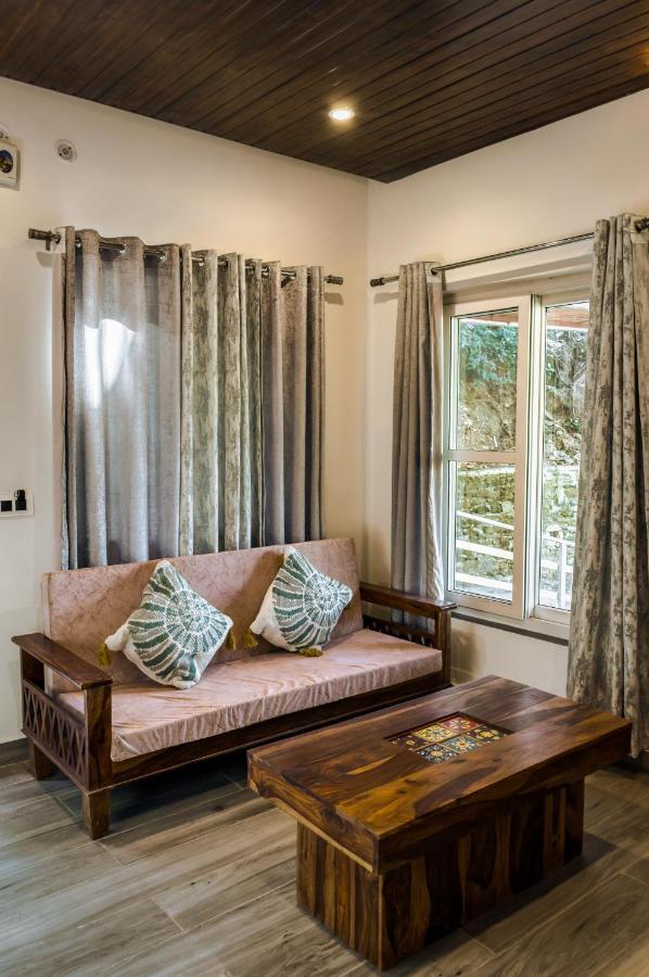 The Frostwood Resort 拉尼凯特 外观 照片